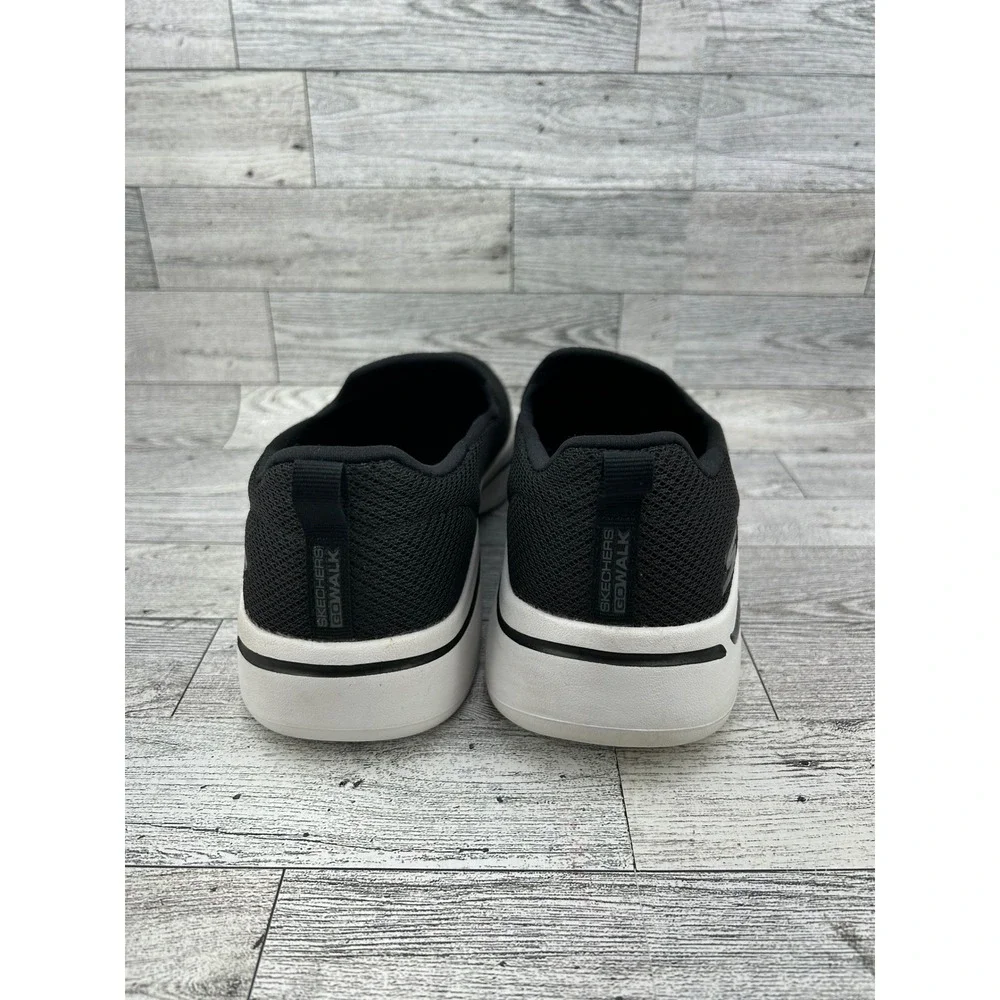 Skechers Women's Black Arch Fit Air Cooled Slip‎ On Sneakers Shoes Size 9
